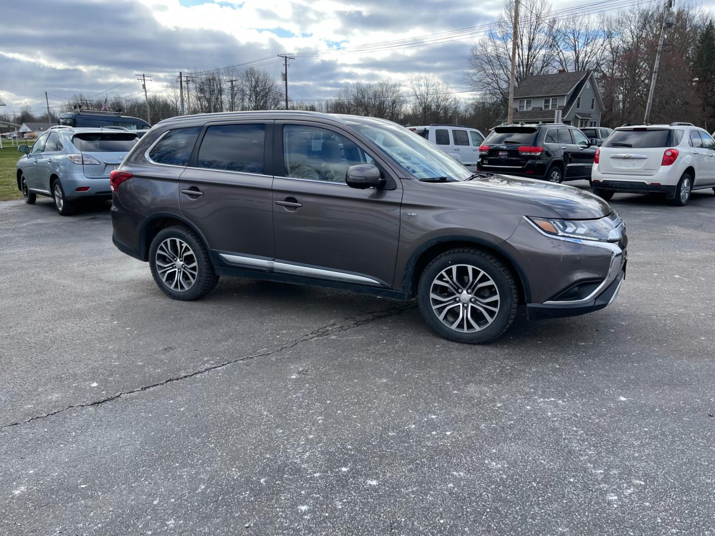 2019 Brown /Tan Mitsubishi Outlander GT Touring S-AWC (JA4JZ4AX7KZ) with an 3.0L SOHC V6 engine, 6-Speed Automatic transmission, located at 547 E. Main St., Orwell, OH, 44076, (440) 437-5893, 41.535435, -80.847855 - Photo#31